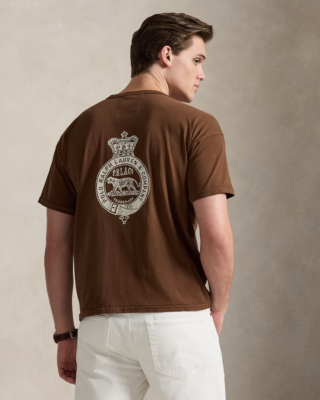 T-shirt coupe classique avec écusson