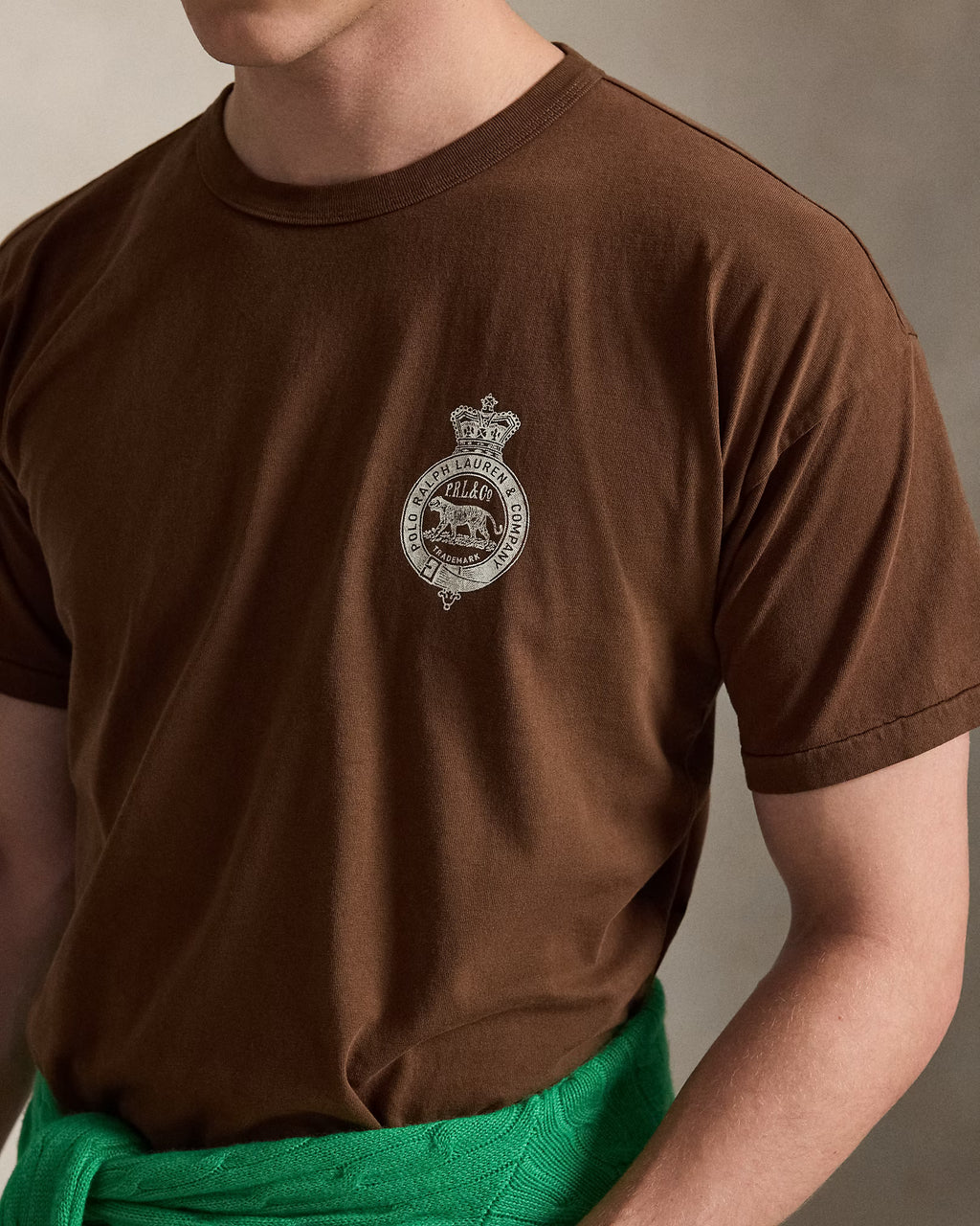 T-shirt coupe classique avec écusson