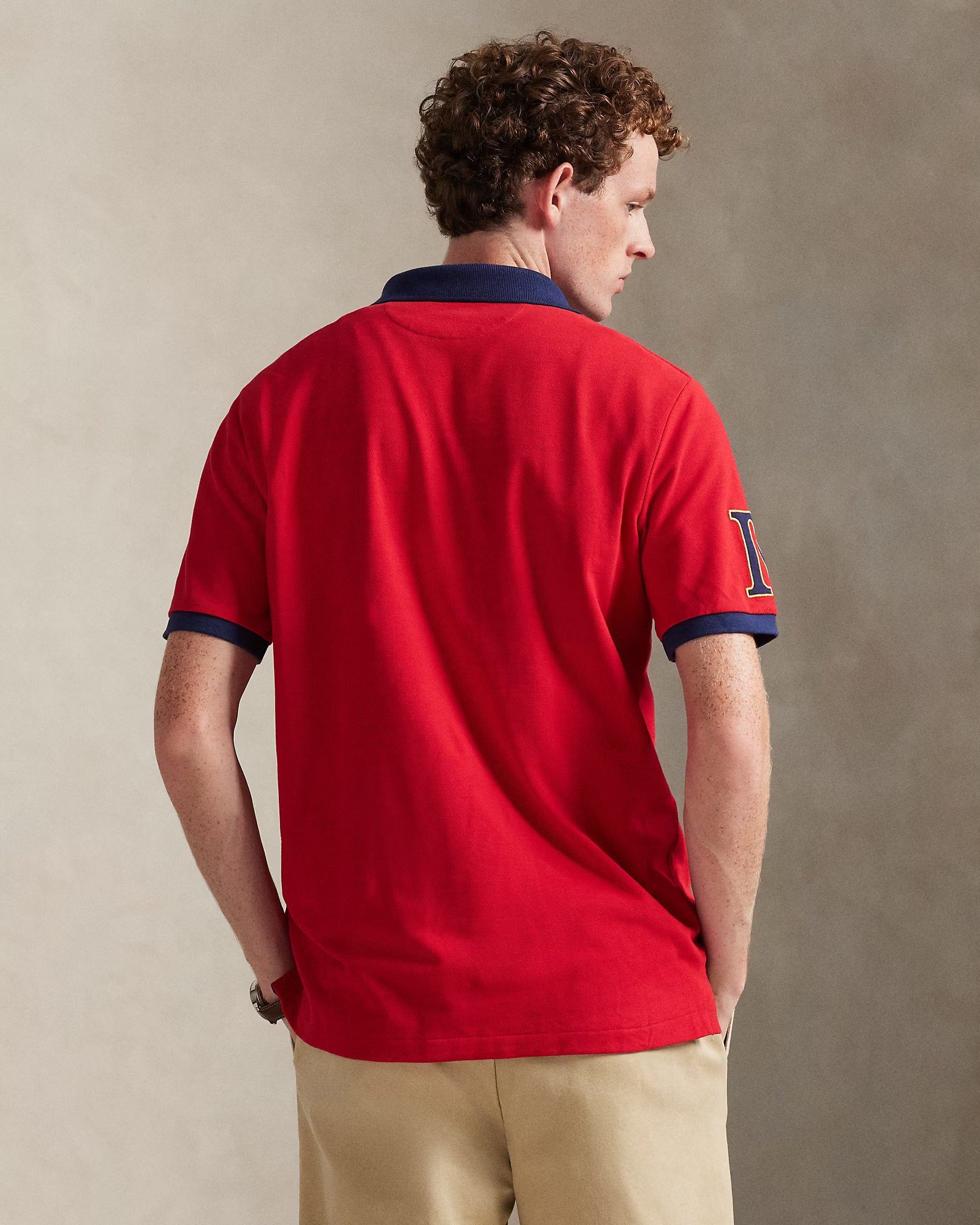 Polo classique à écusson en piqué